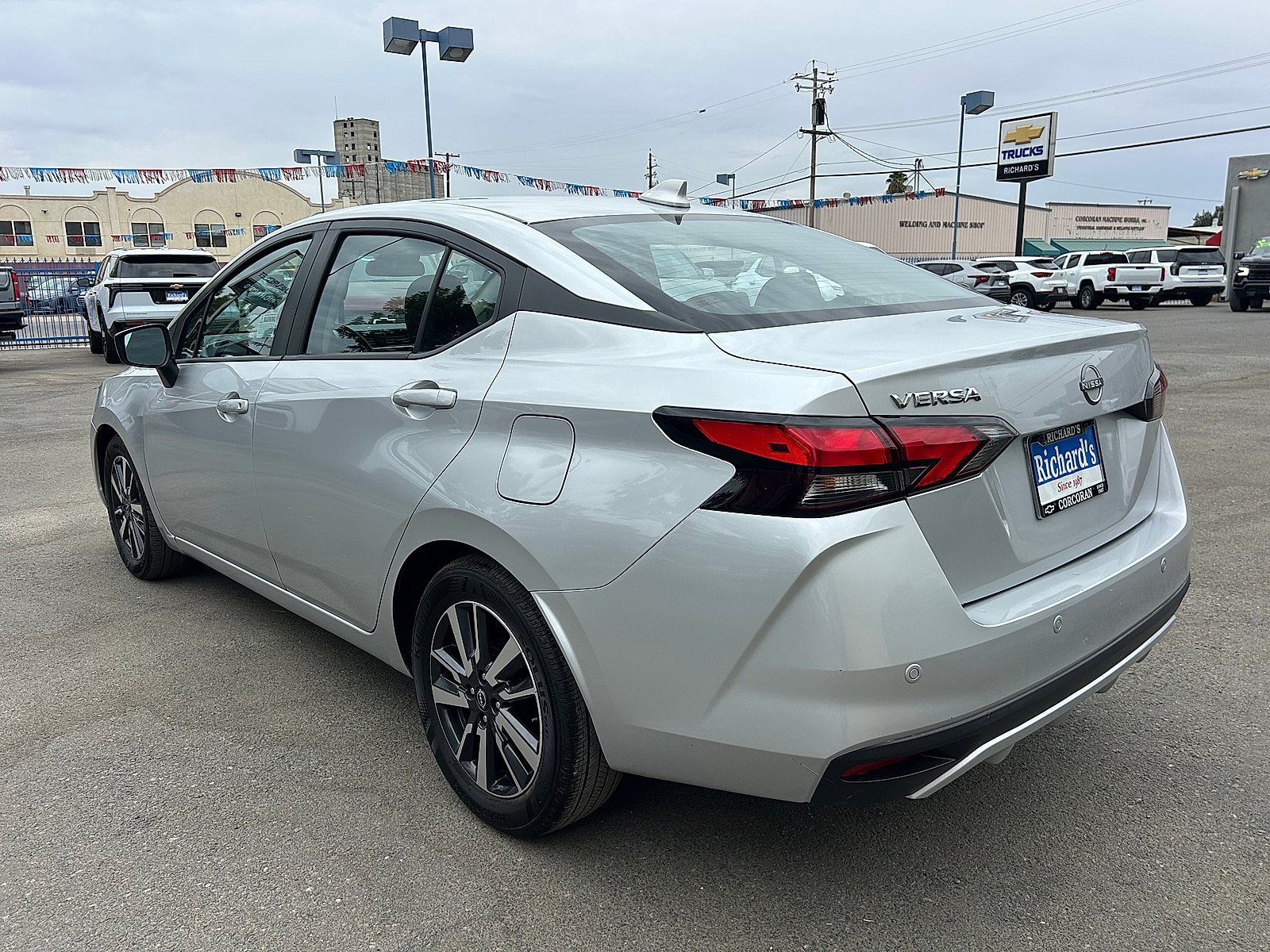 Used 2025 Nissan Versa SV FWD image 5