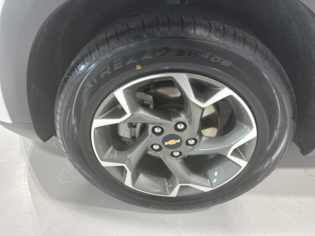 Used 2025 Chevrolet Trax LT FWD image 11