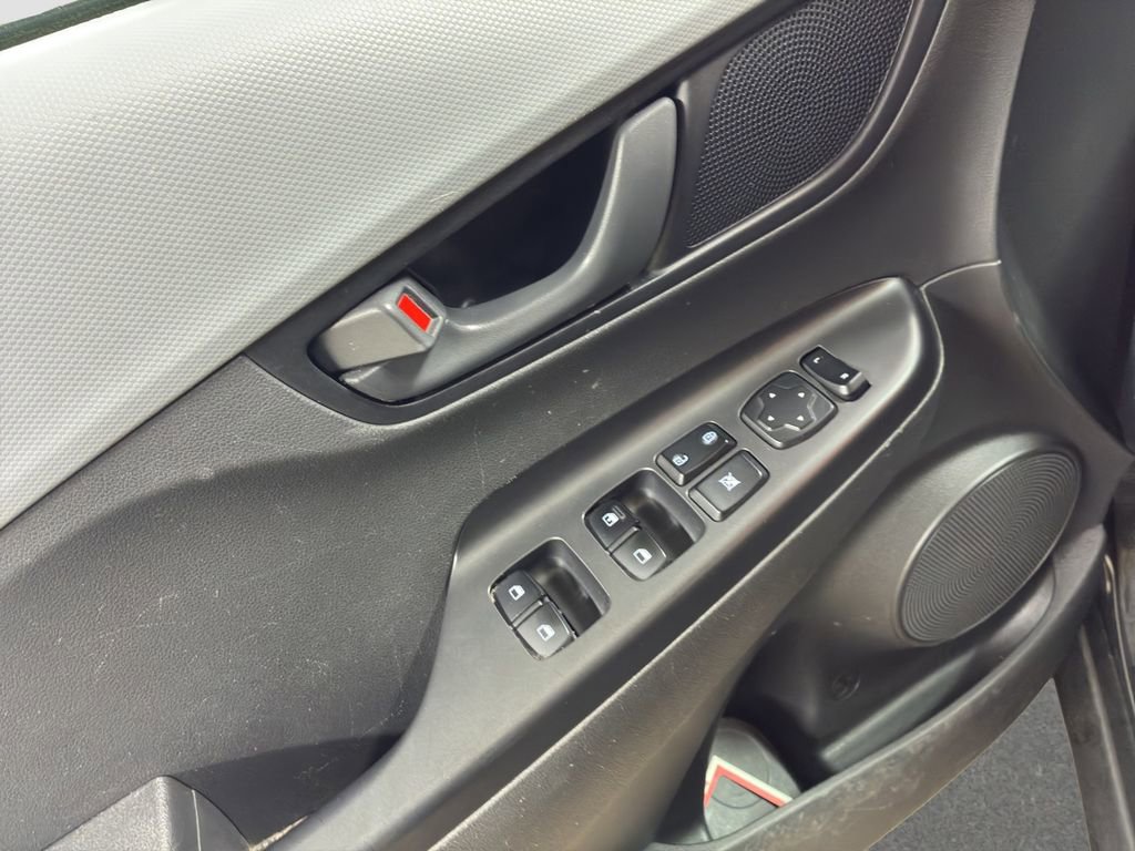 Used 2021 Hyundai Kona SE image 10