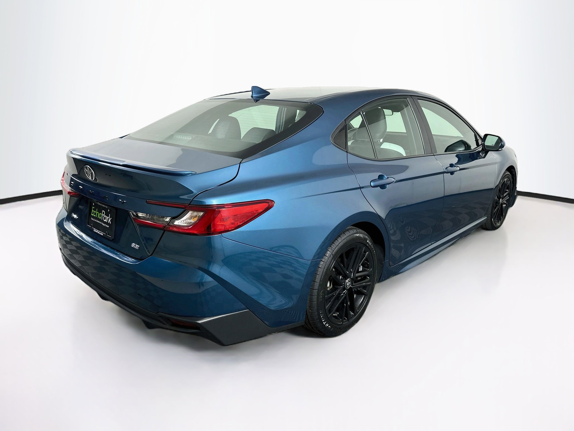 Used 2025 Toyota Camry SE FWD image 9
