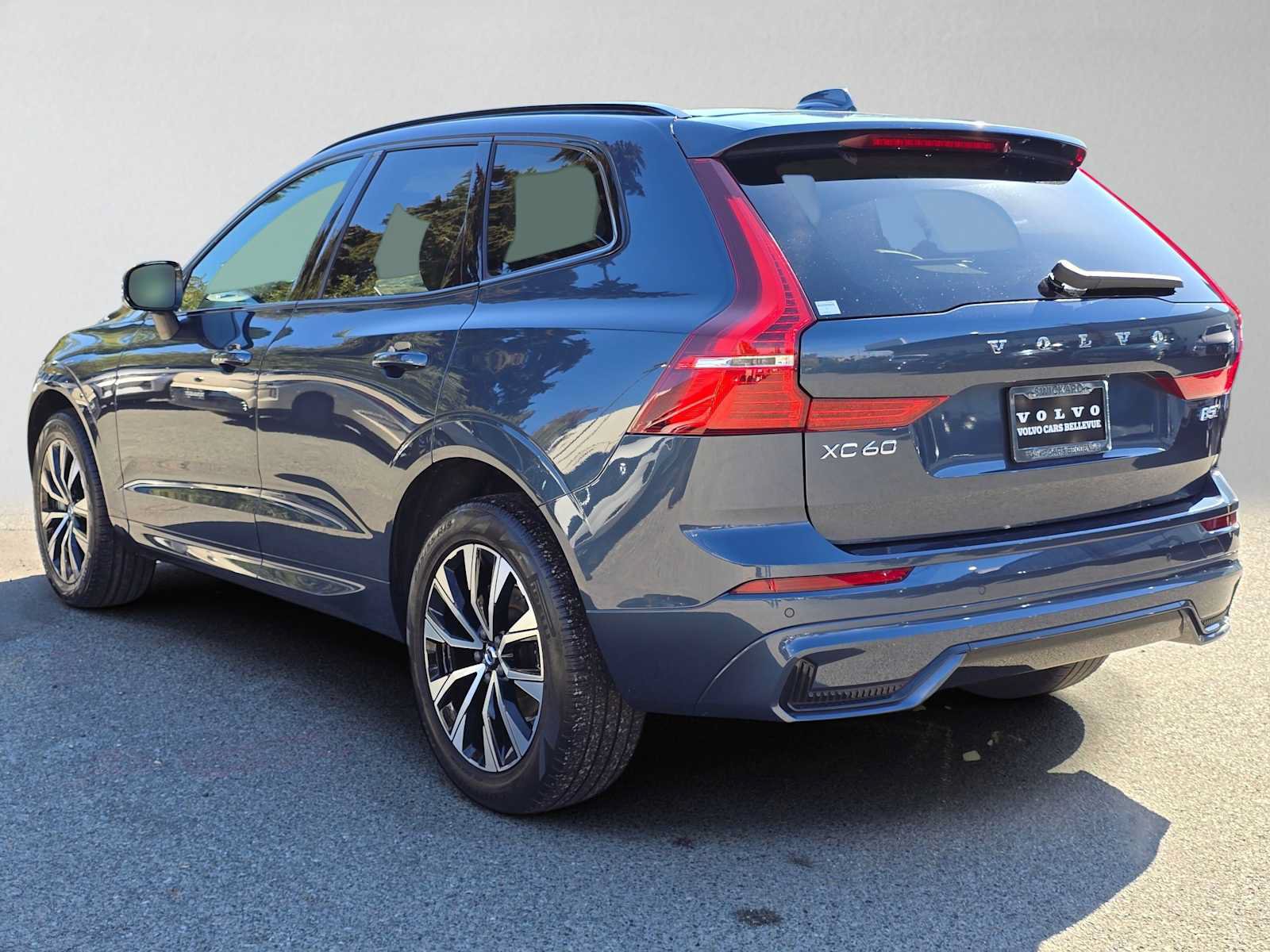 Certified 2024 Volvo XC60 B5 Core w/ Climate Package AWD/4WD image 6