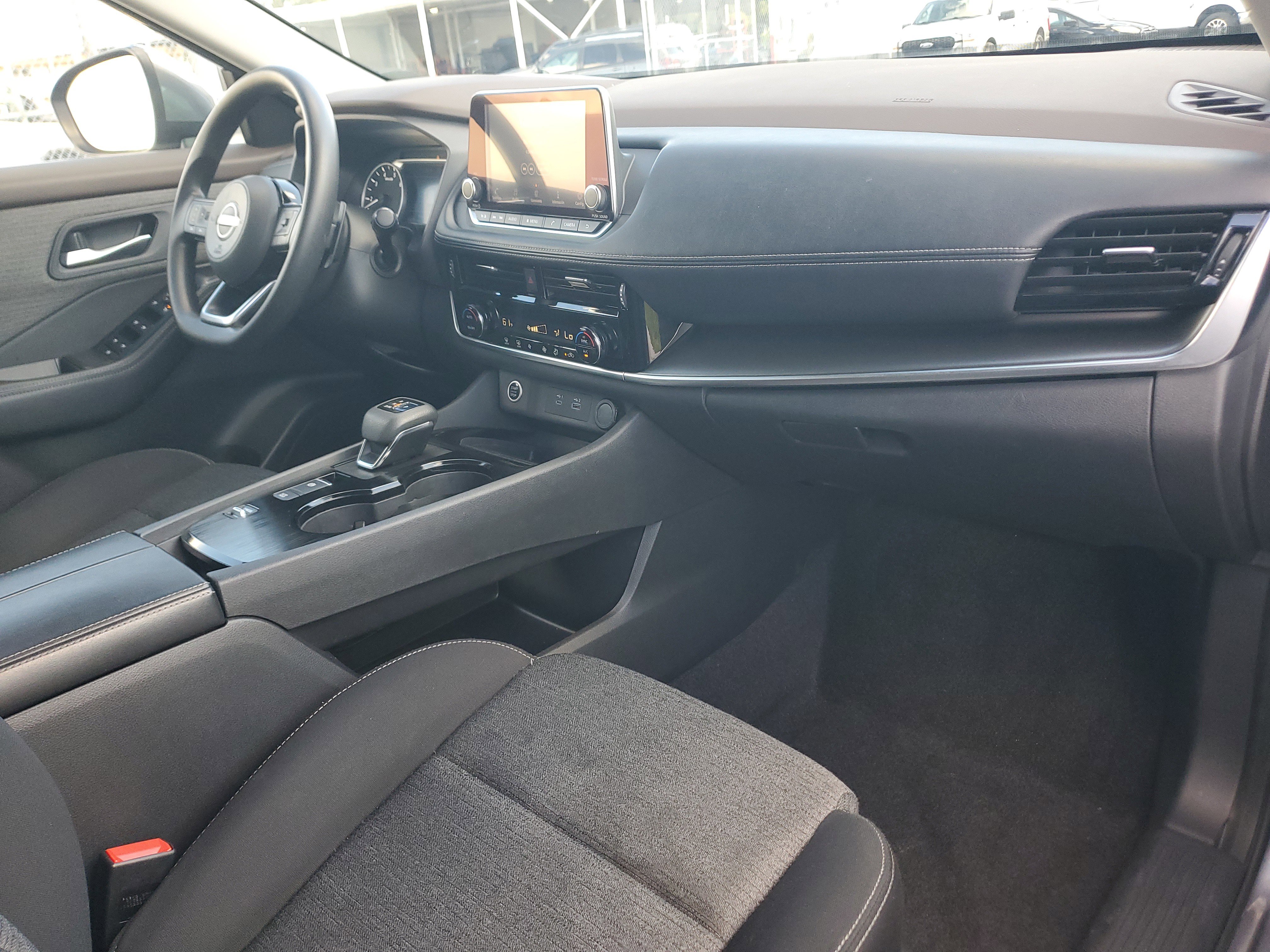 Used 2022 Nissan Rogue SV image 18