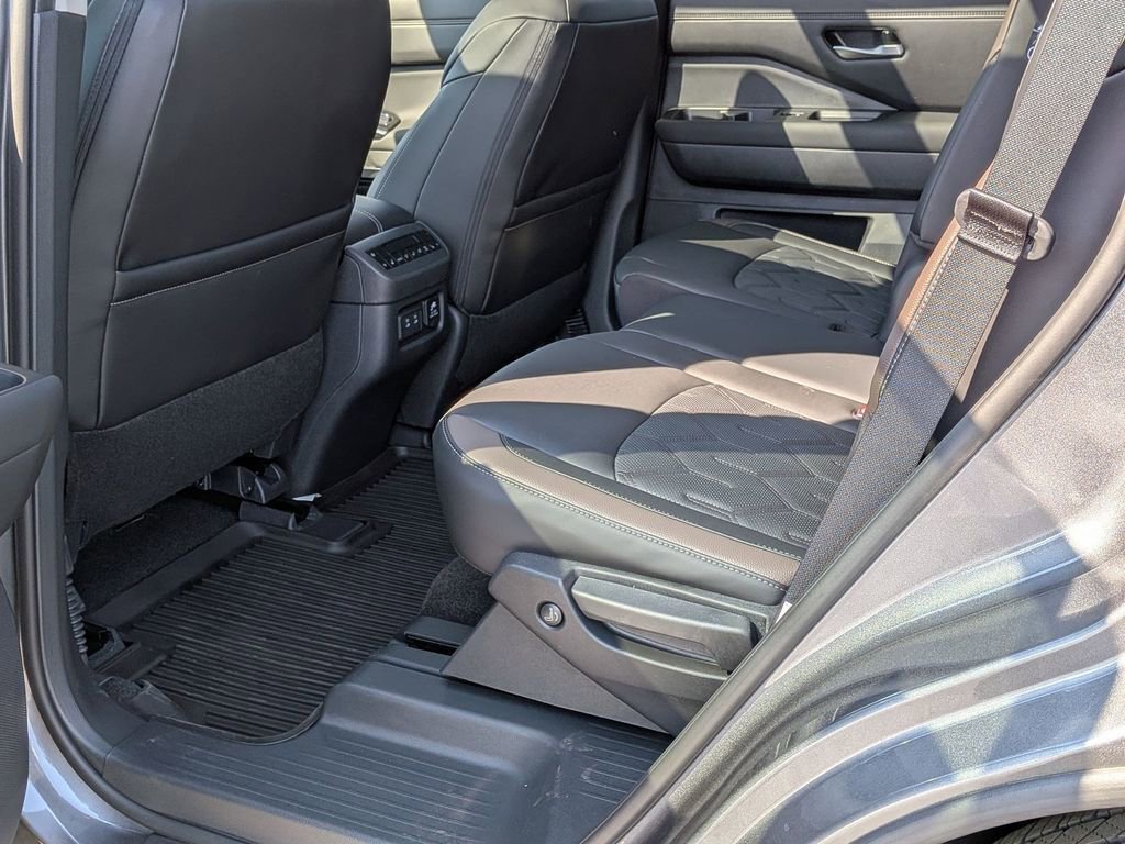 New 2026 Nissan Pathfinder Platinum w/ Accent Package AWD/4WD image 19
