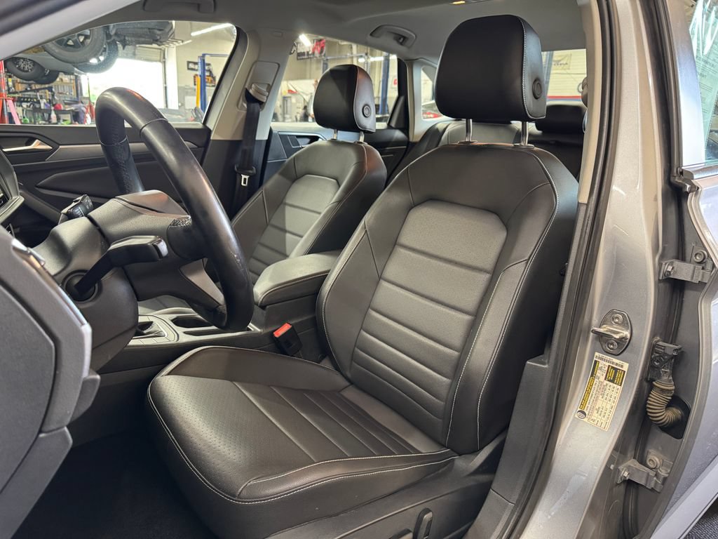 Used 2024 Volkswagen Jetta SE FWD image 28