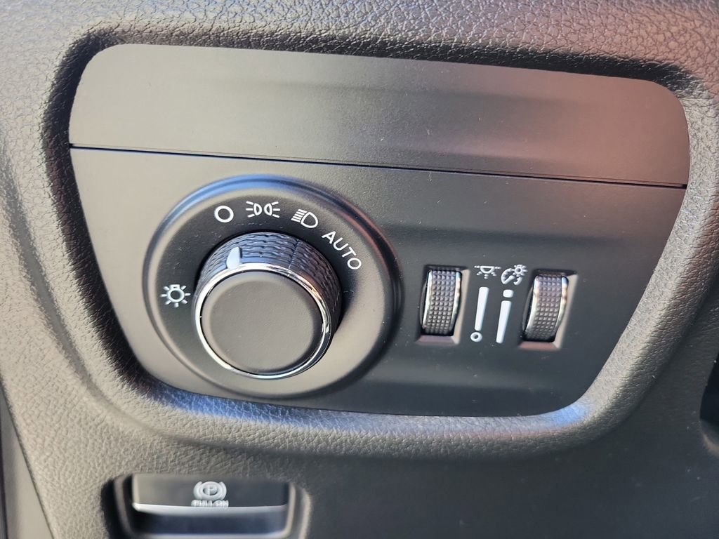 Used 2023 Jeep Grand Cherokee L Laredo AWD/4WD image 27