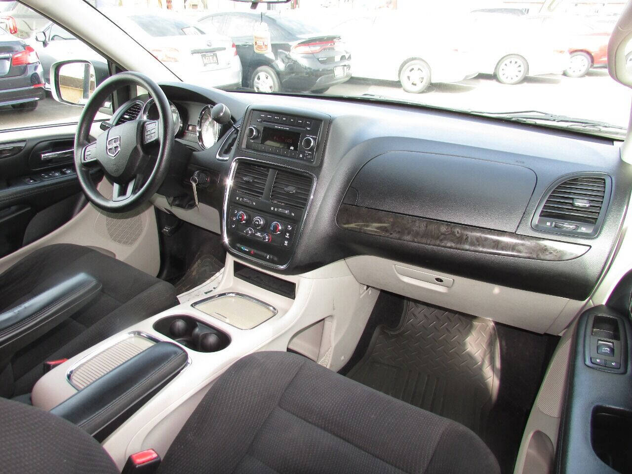 Used 2015 Dodge Grand Caravan SXT FWD image 28
