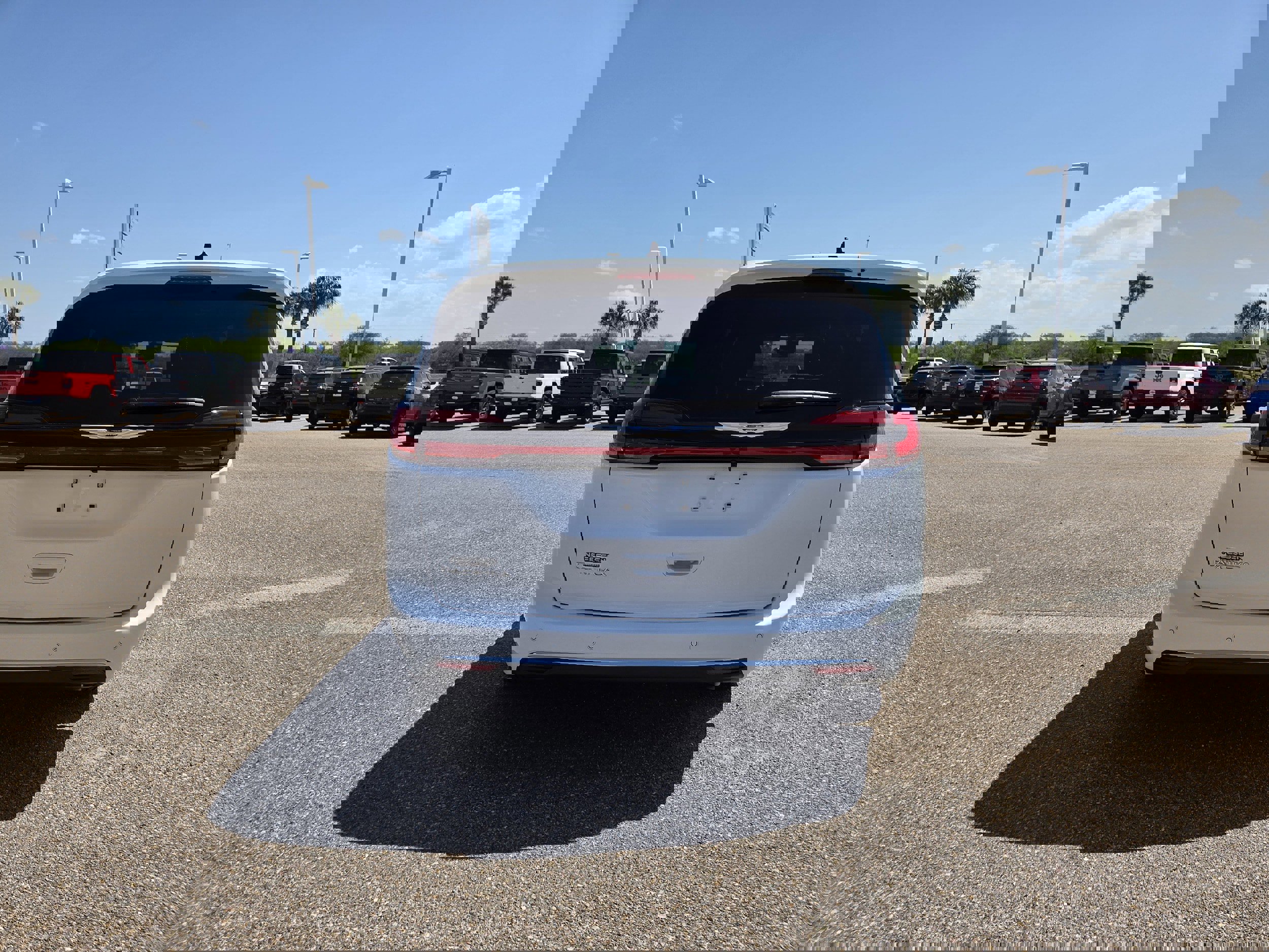 New 2026 Chrysler Pacifica Select image 6