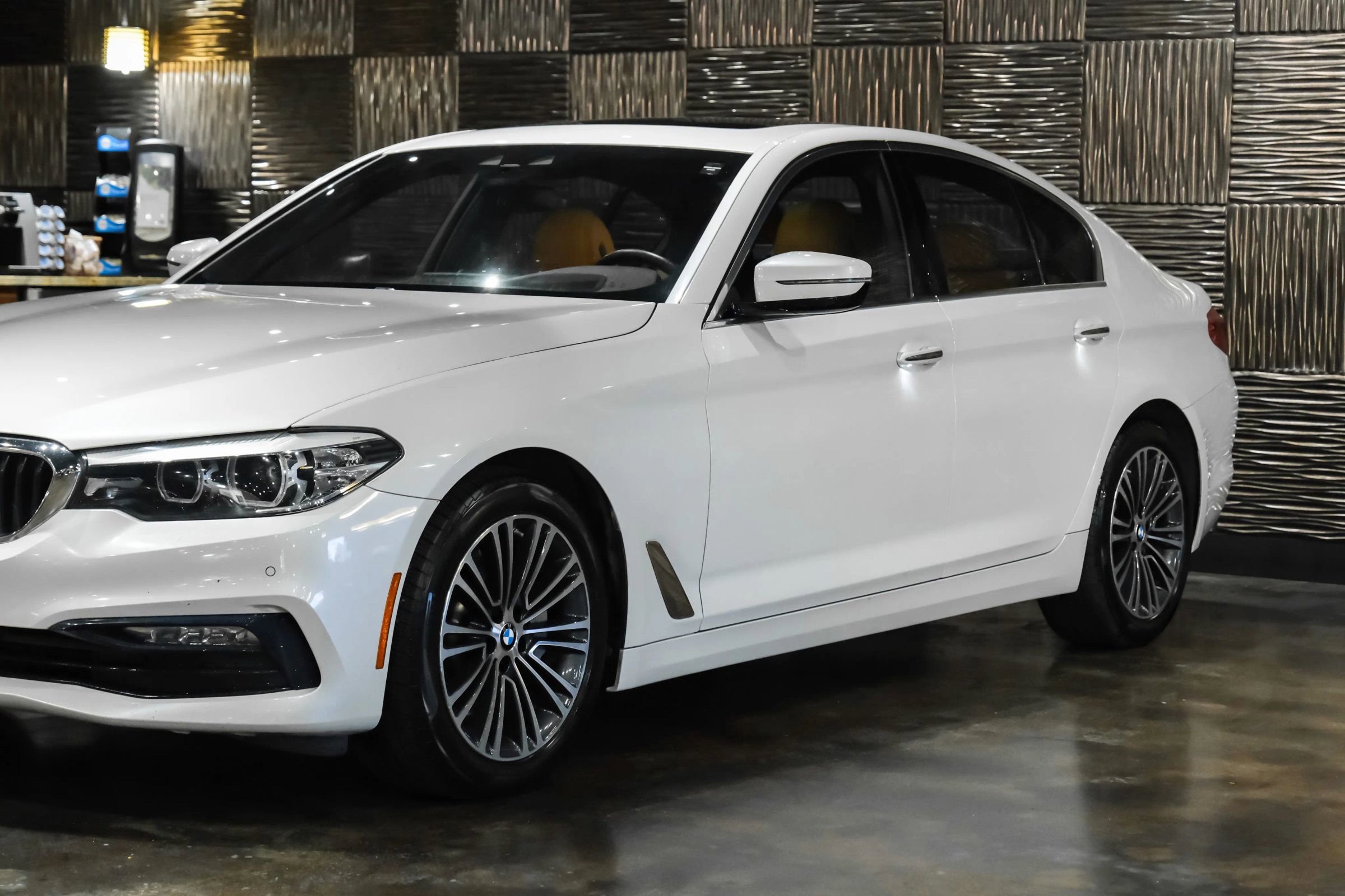 Used 2018 BMW 540i xDrive w/ Premium Package image 9