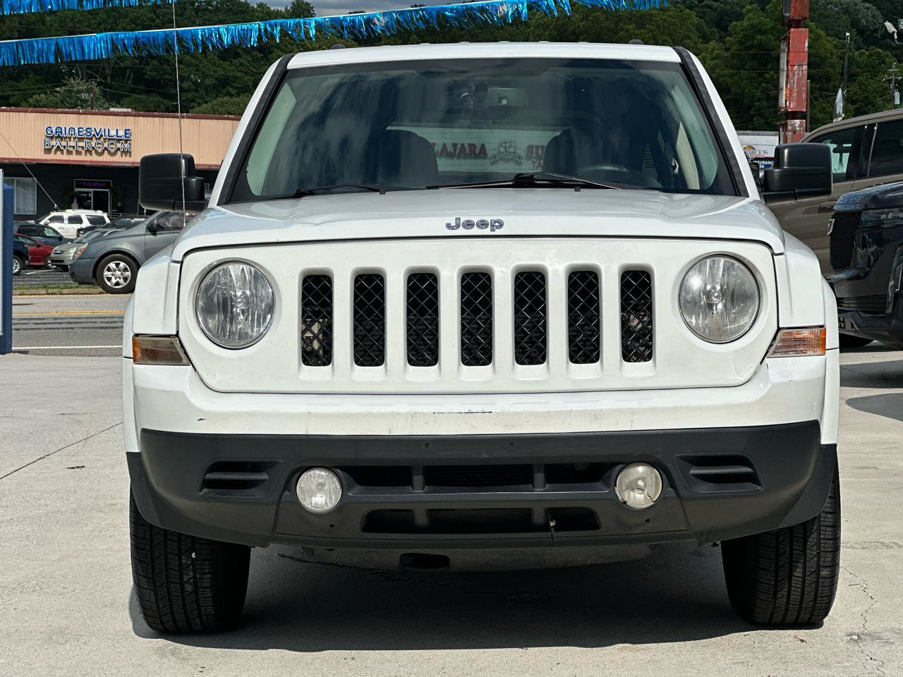 Used 2017 Jeep Patriot Latitude FWD image 2