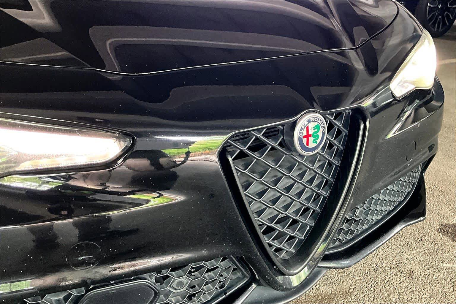 Used 2018 Alfa Romeo Giulia Ti Sport w/ Quick Order Package 22U Sport RWD image 29