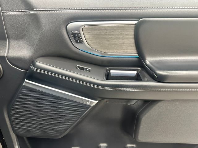 Certified 2025 Ford Expedition Platinum image 12