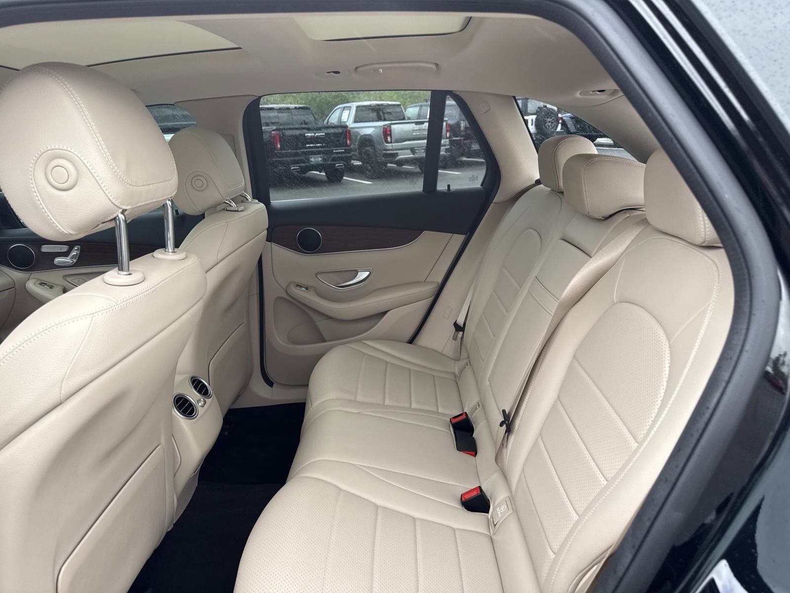Used 2022 Mercedes-Benz GLC 300 4MATIC w/ Driver Assistance Package image 15