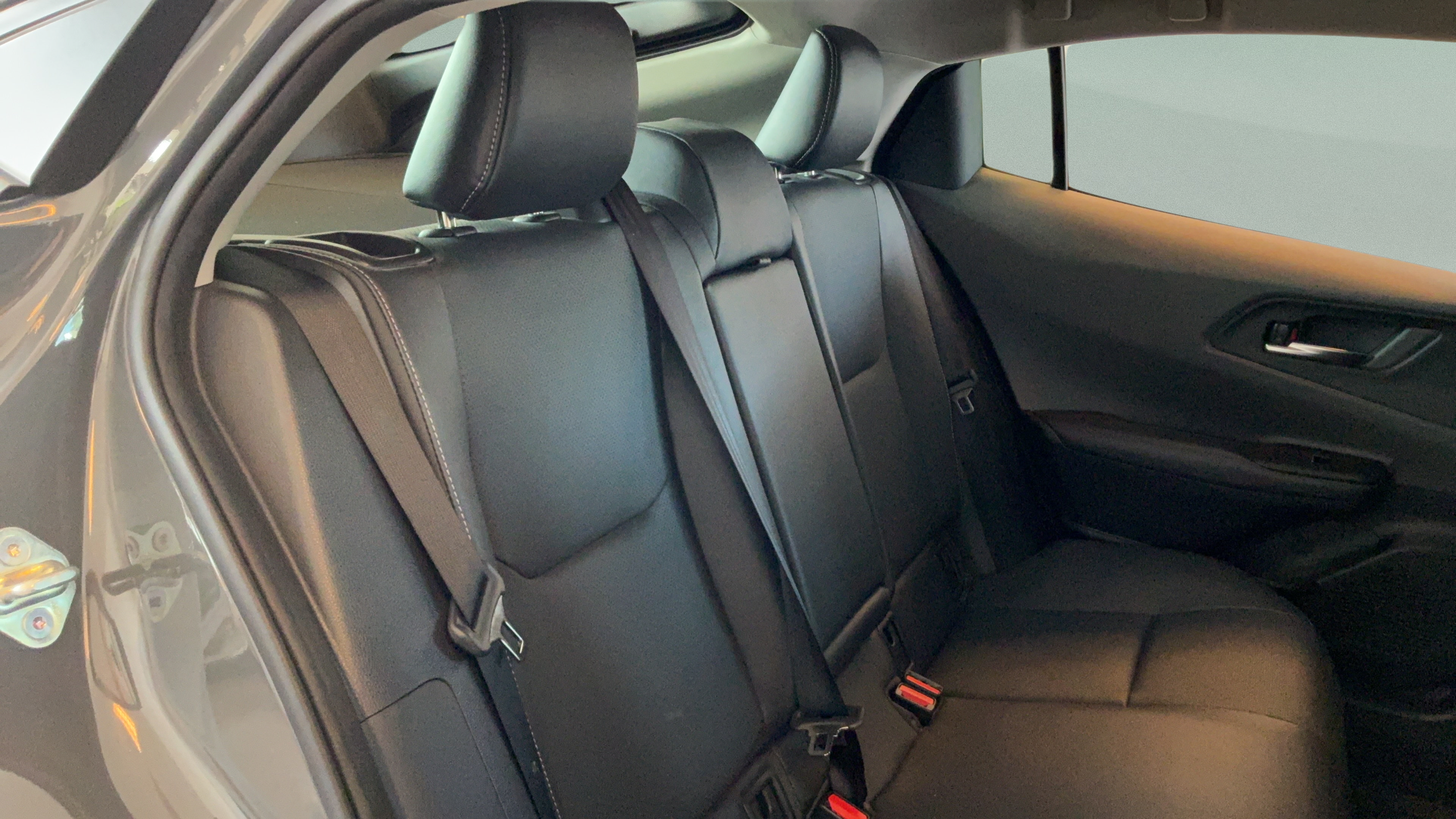 Certified 2025 Toyota Prius XLE FWD image 32