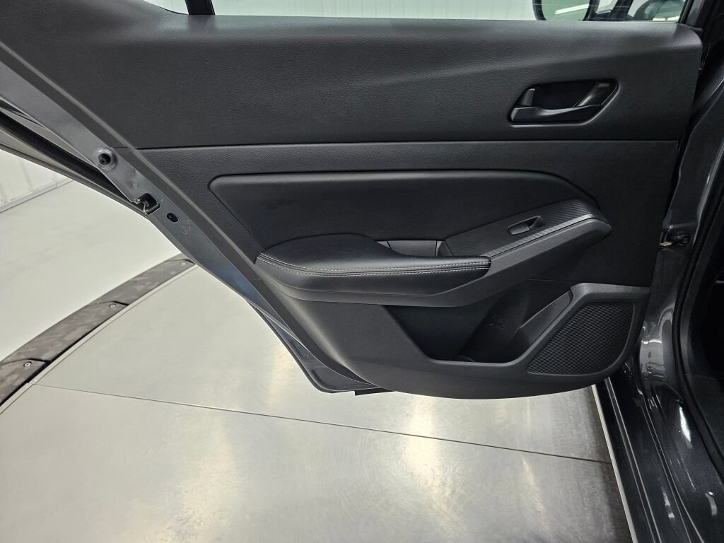 Used 2024 Nissan Altima 2.5 SV FWD image 27