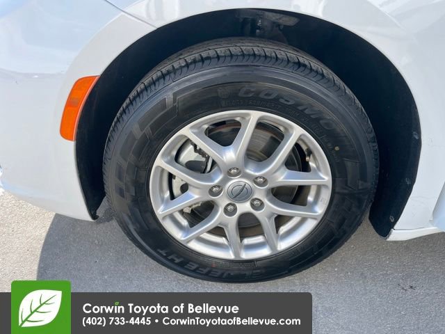 Used 2024 Chrysler Pacifica Touring-L image 27