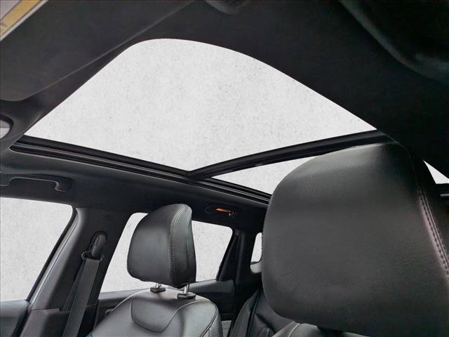 Used 2023 Jeep Compass Latitude w/ Sun and Sound Group AWD/4WD image 17