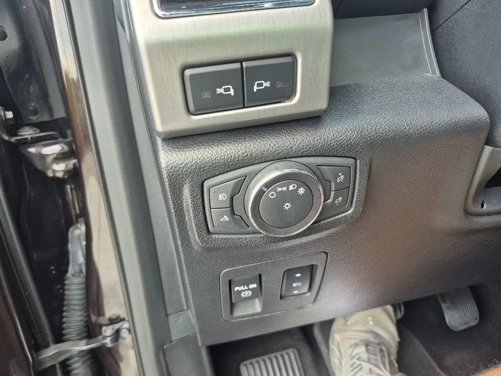 Used 2019 Ford F150 Platinum w/ Equipment Group 701A Luxury AWD/4WD image 39