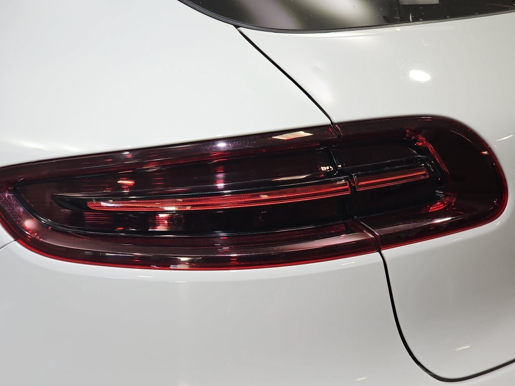 Used 2016 Porsche Macan Turbo AWD/4WD image 36