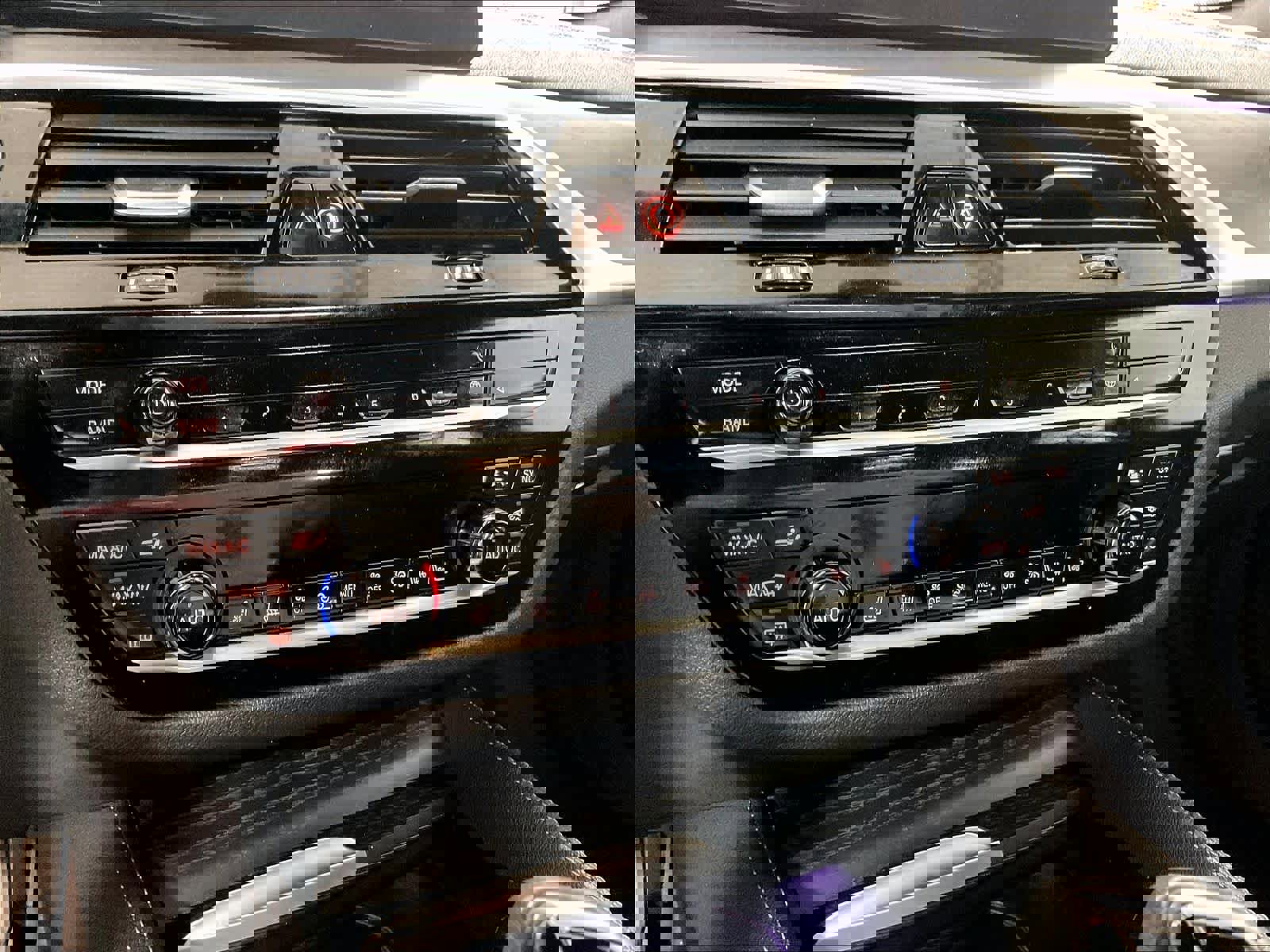 Used 2022 BMW M550i xDrive w/ Executive Package image 26