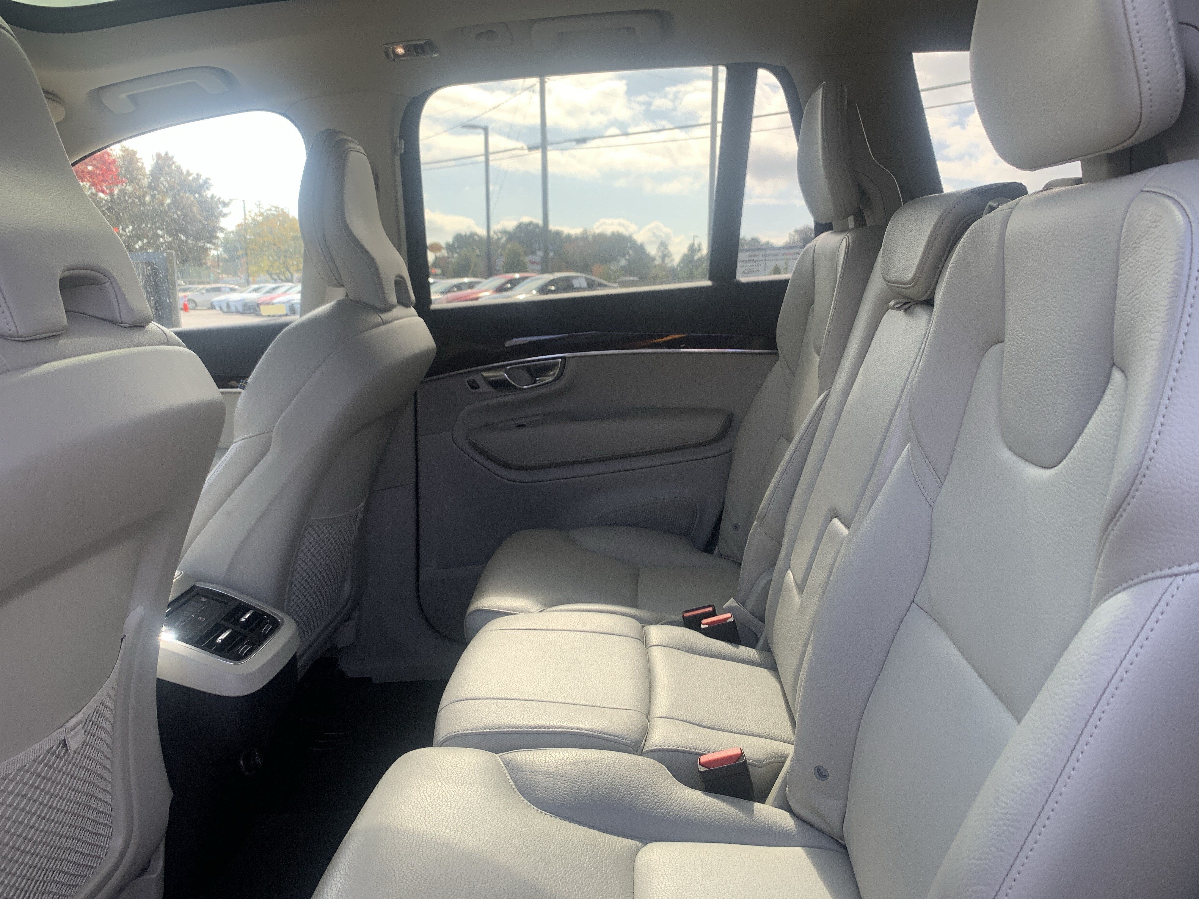 Used 2019 Volvo XC90 T6 Momentum w/ Advanced Package AWD/4WD image 32