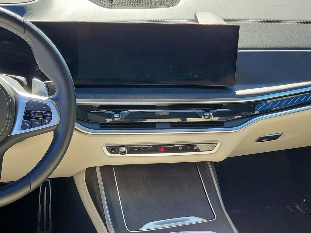Used 2025 BMW X7 M60i image 24
