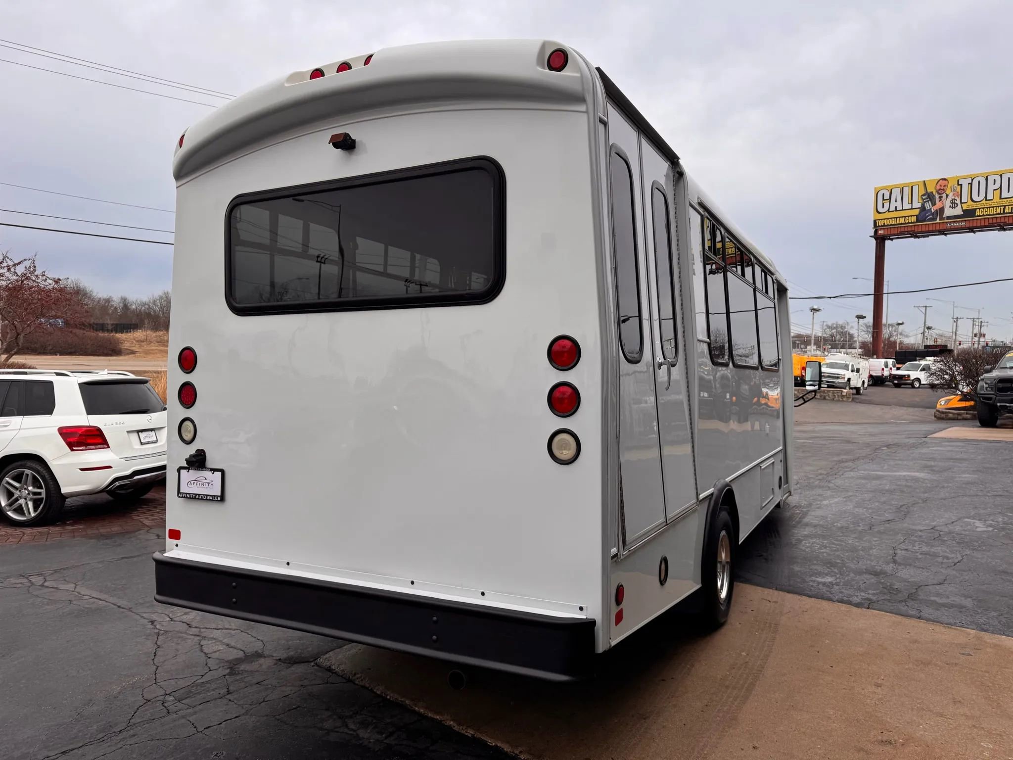 Used 2015 Ford E-450 and Econoline 450 Super Duty w/ Shuttle Bus Prep Package image 5