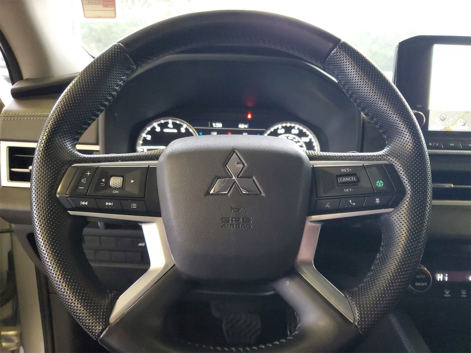 Used 2023 Mitsubishi Outlander SE image 10