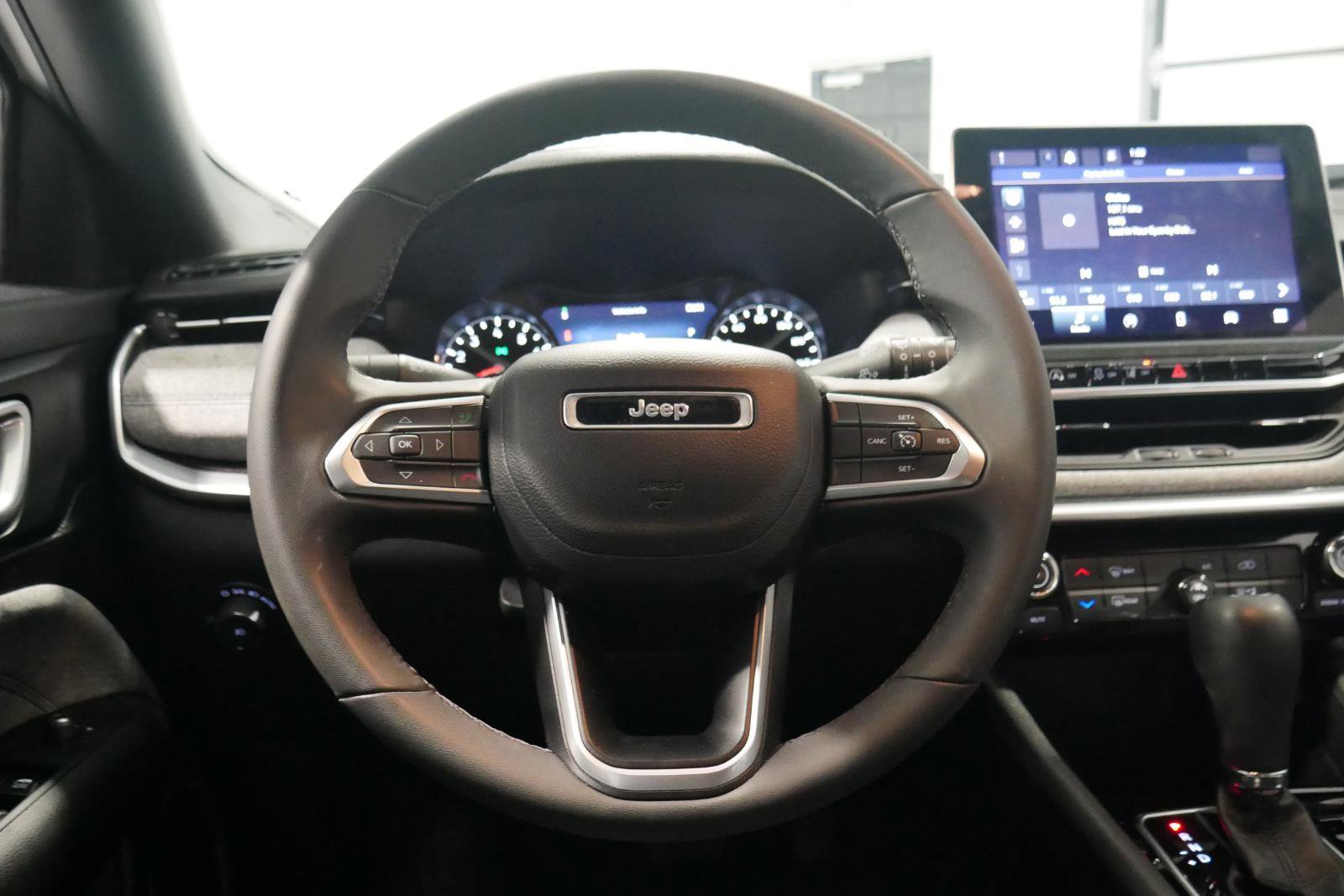 Used 2024 Jeep Compass Latitude image 22