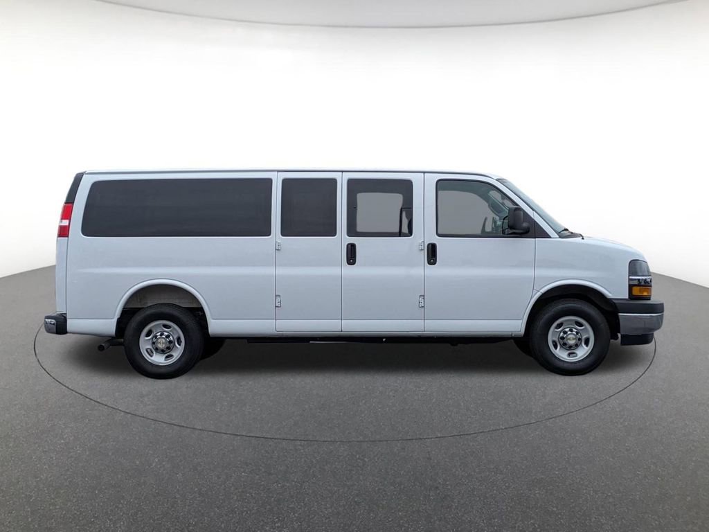 Used 2025 Chevrolet Express 3500 LT w/ LT Preferred Equipment Group RWD image 4