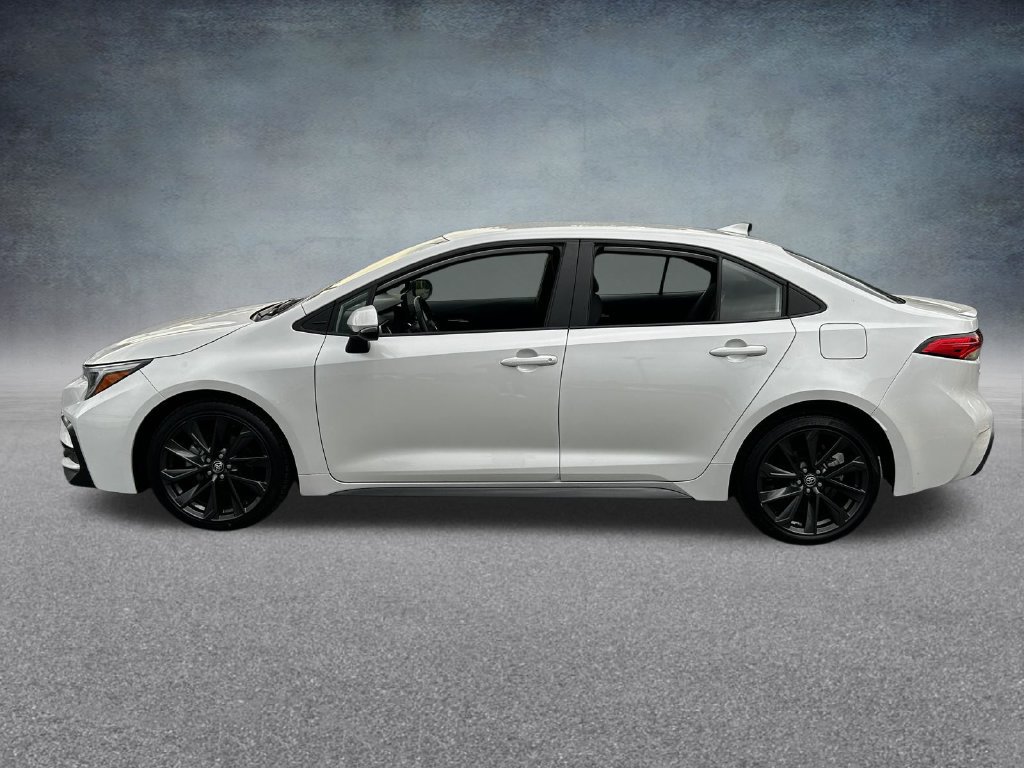 Used 2025 Toyota Corolla SE FWD image 3