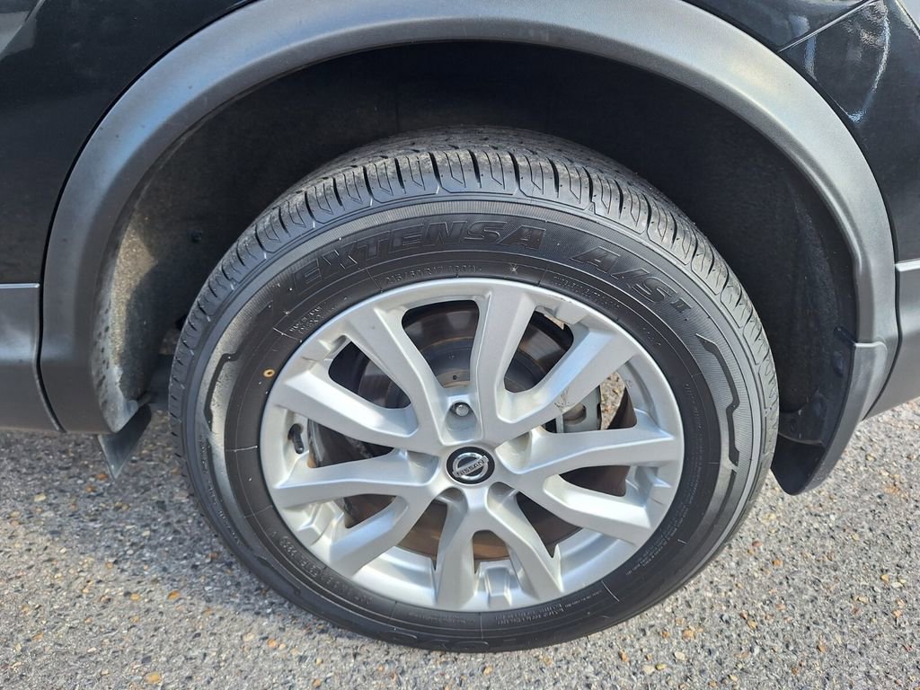 Used 2021 Nissan Rogue Sport S image 23