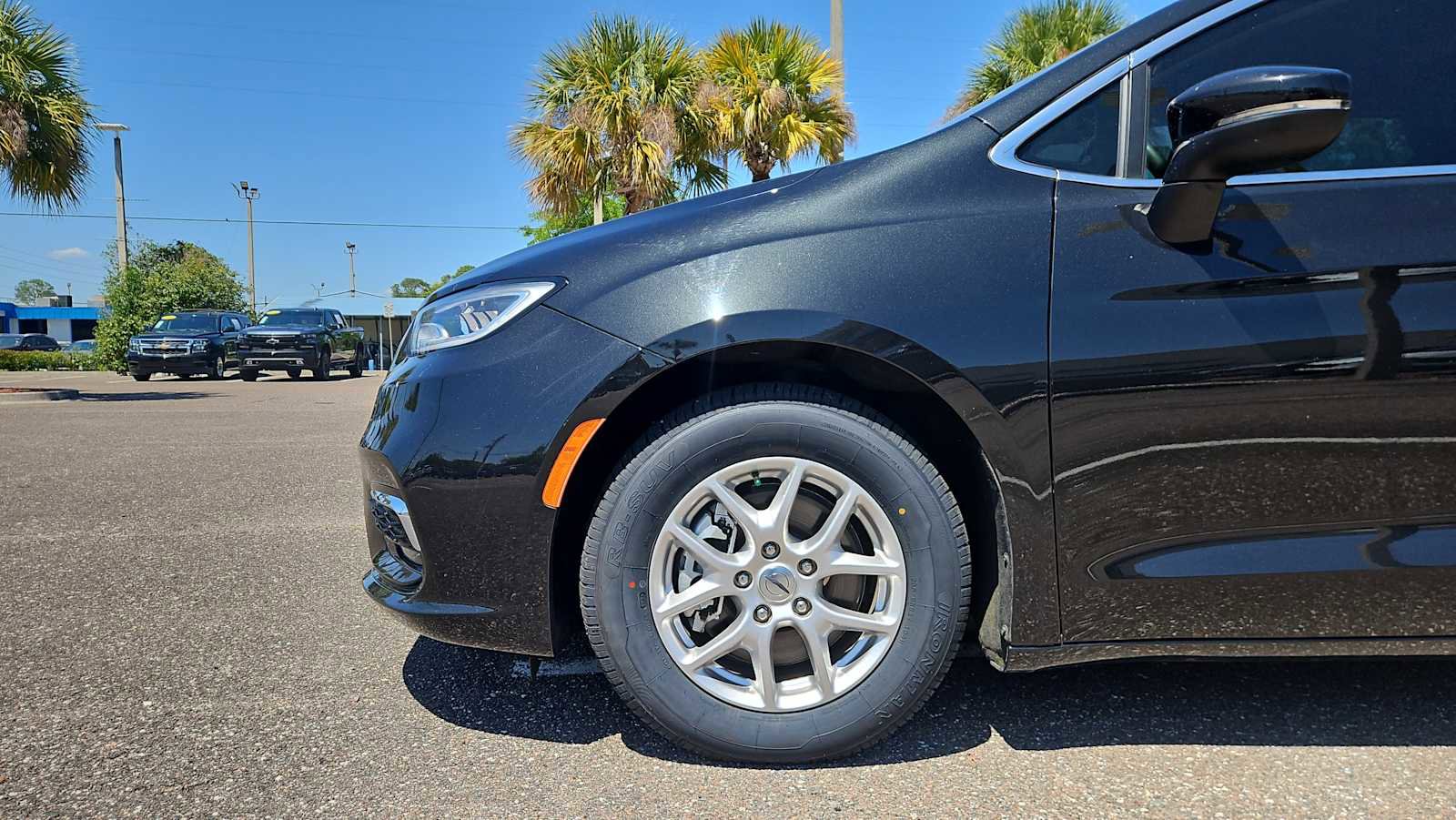 Used 2023 Chrysler Pacifica Touring-L image 18