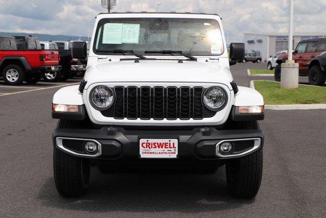 Used 2024 Jeep Gladiator Sport image 7