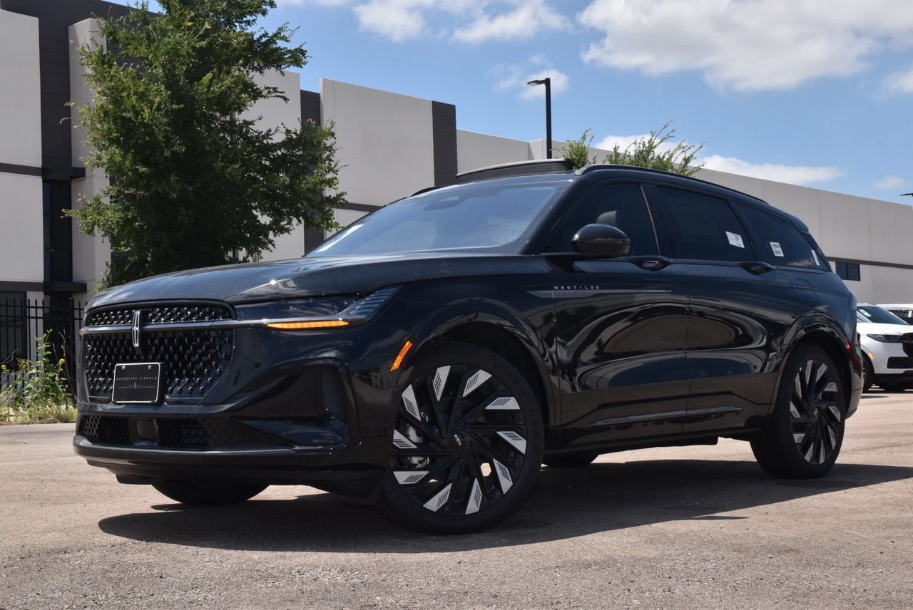 New 2026 Lincoln Nautilus Reserve w/ Jet Appearance Package AWD/4WD image 8