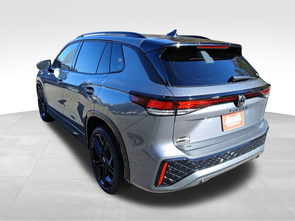 New 2026 Volkswagen Tiguan SE R-Line image 3