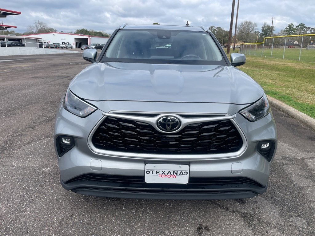 Used 2024 Toyota Highlander XLE image 2
