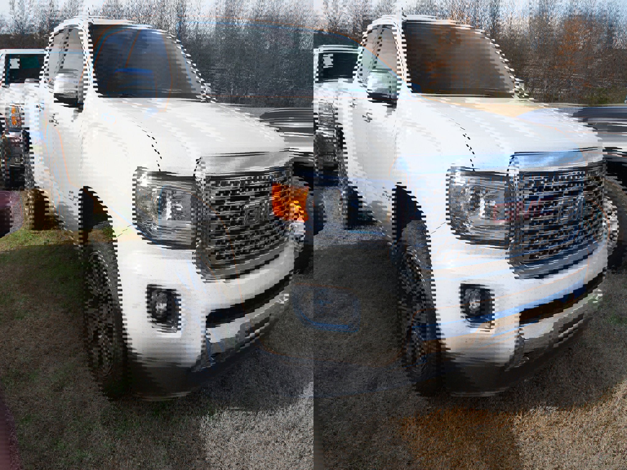 Used 2019 GMC Canyon Denali image 2