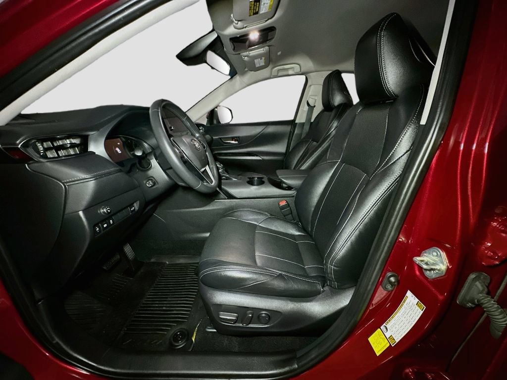 Used 2023 Toyota Venza LE AWD/4WD image 17