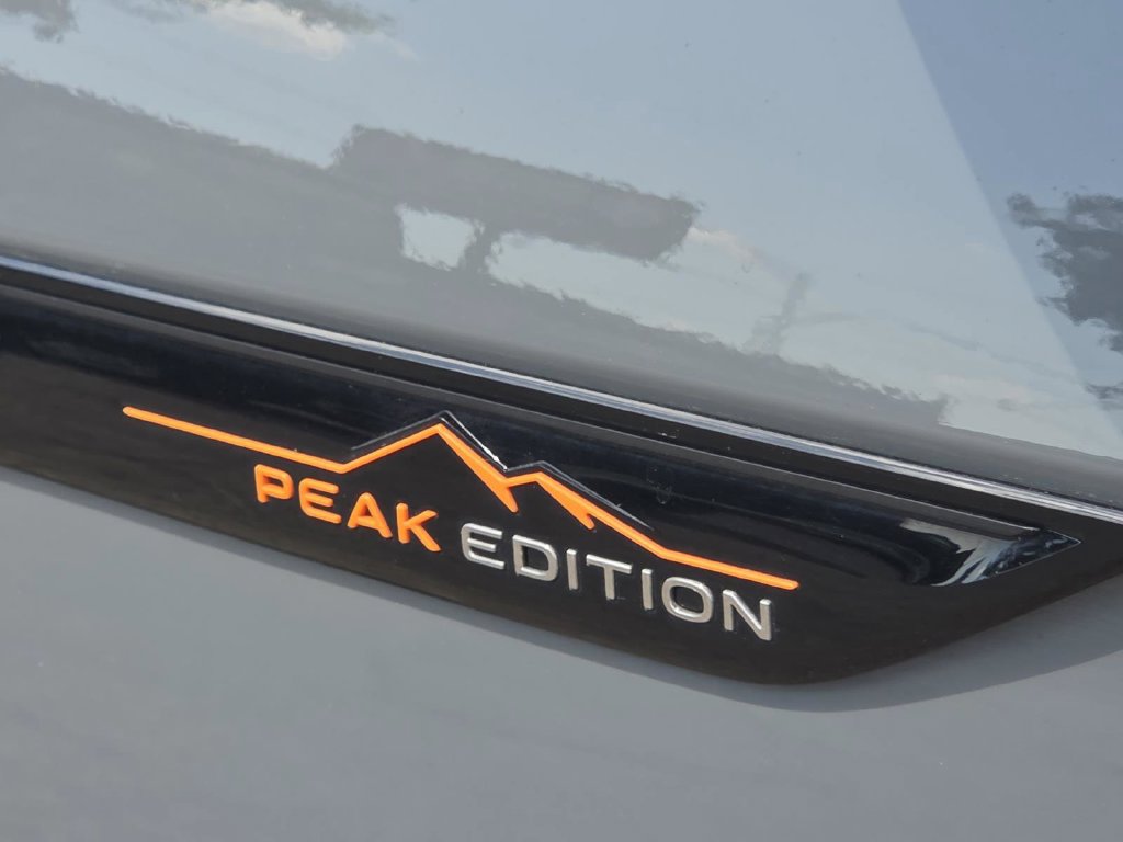 Used 2024 Volkswagen Atlas Peak Edition SE AWD/4WD image 9