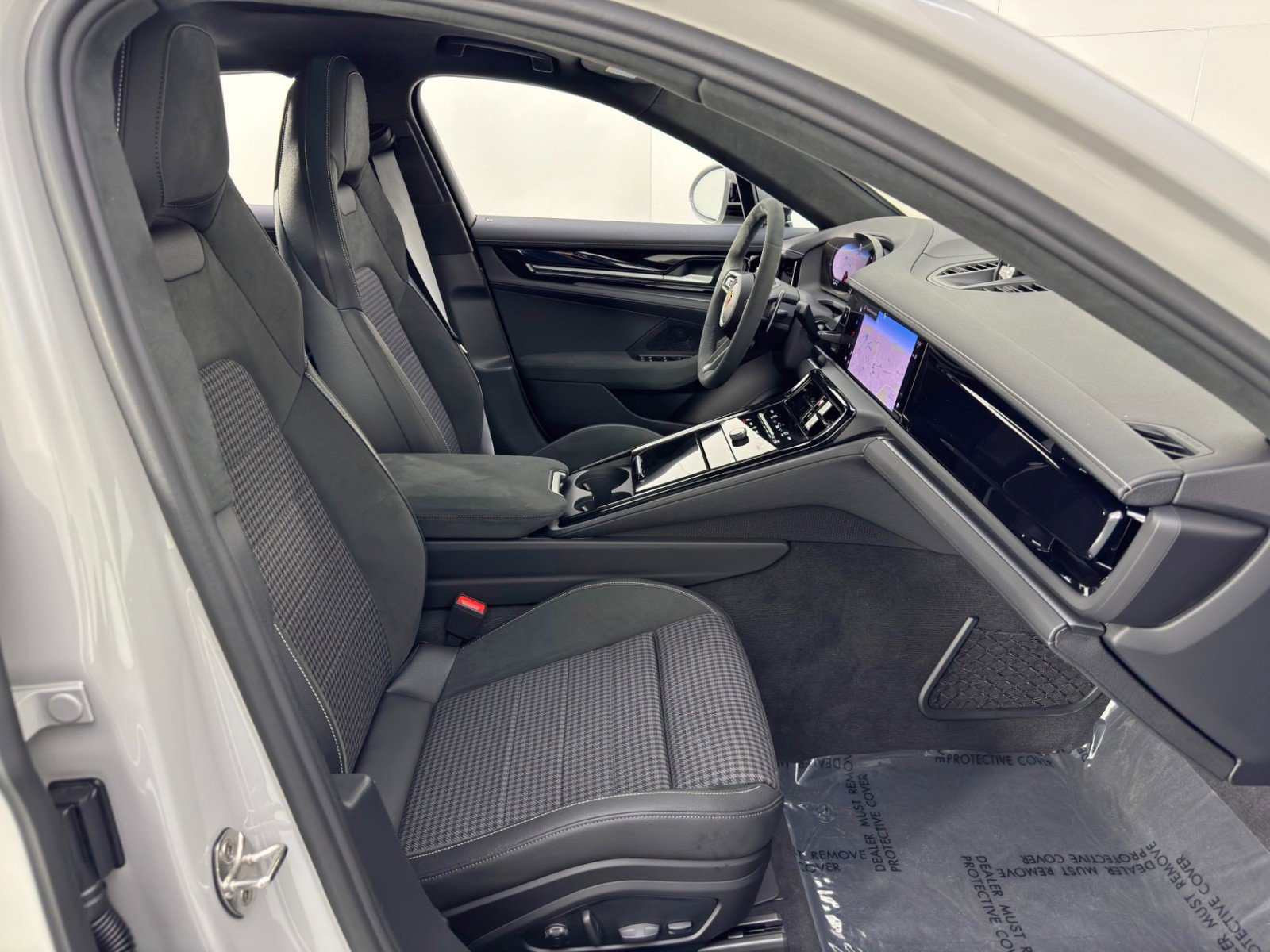 Used 2025 Porsche Panamera 4 w/ Premium Package image 16