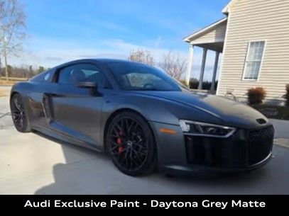 Used 2017 Audi R8 V10 w/ Carbon Exterior Package image 4