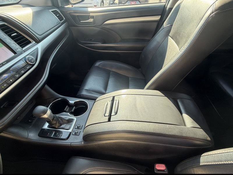 Used 2019 Toyota Highlander XLE FWD image 26