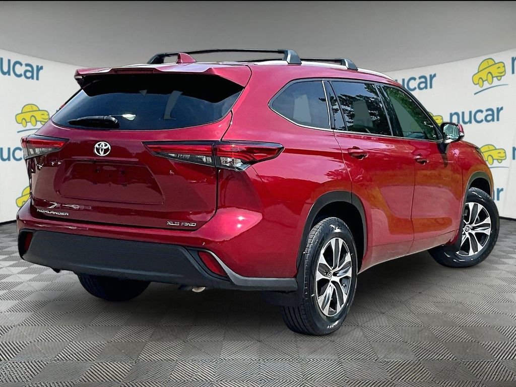 Used 2022 Toyota Highlander XLE AWD/4WD image 6