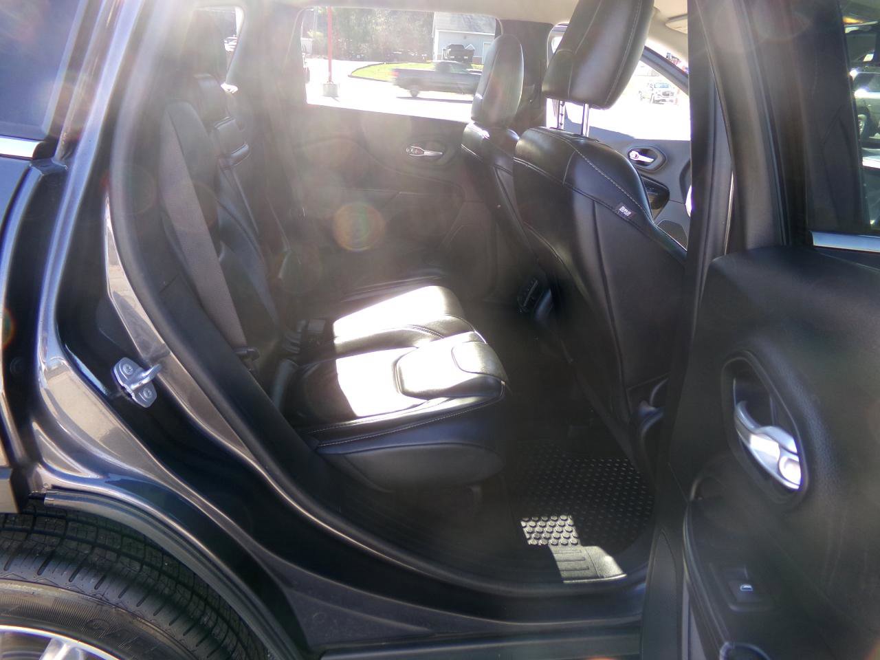 Used 2016 Jeep Cherokee Limited image 12