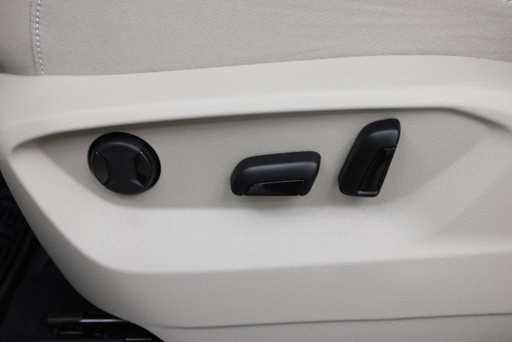 New 2026 Volkswagen Atlas SE FWD image 17