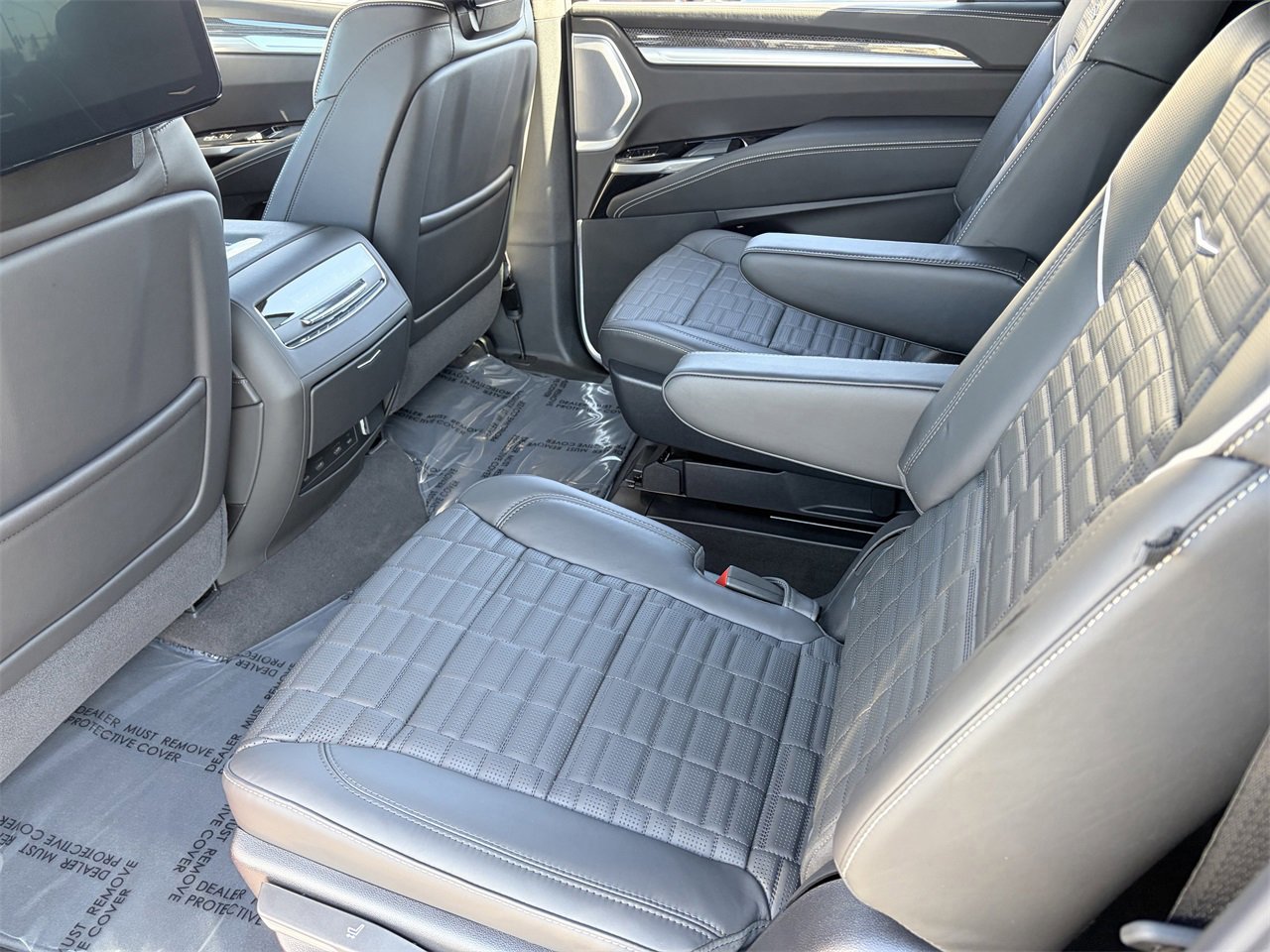 Certified 2025 Cadillac Escalade ESV V image 17