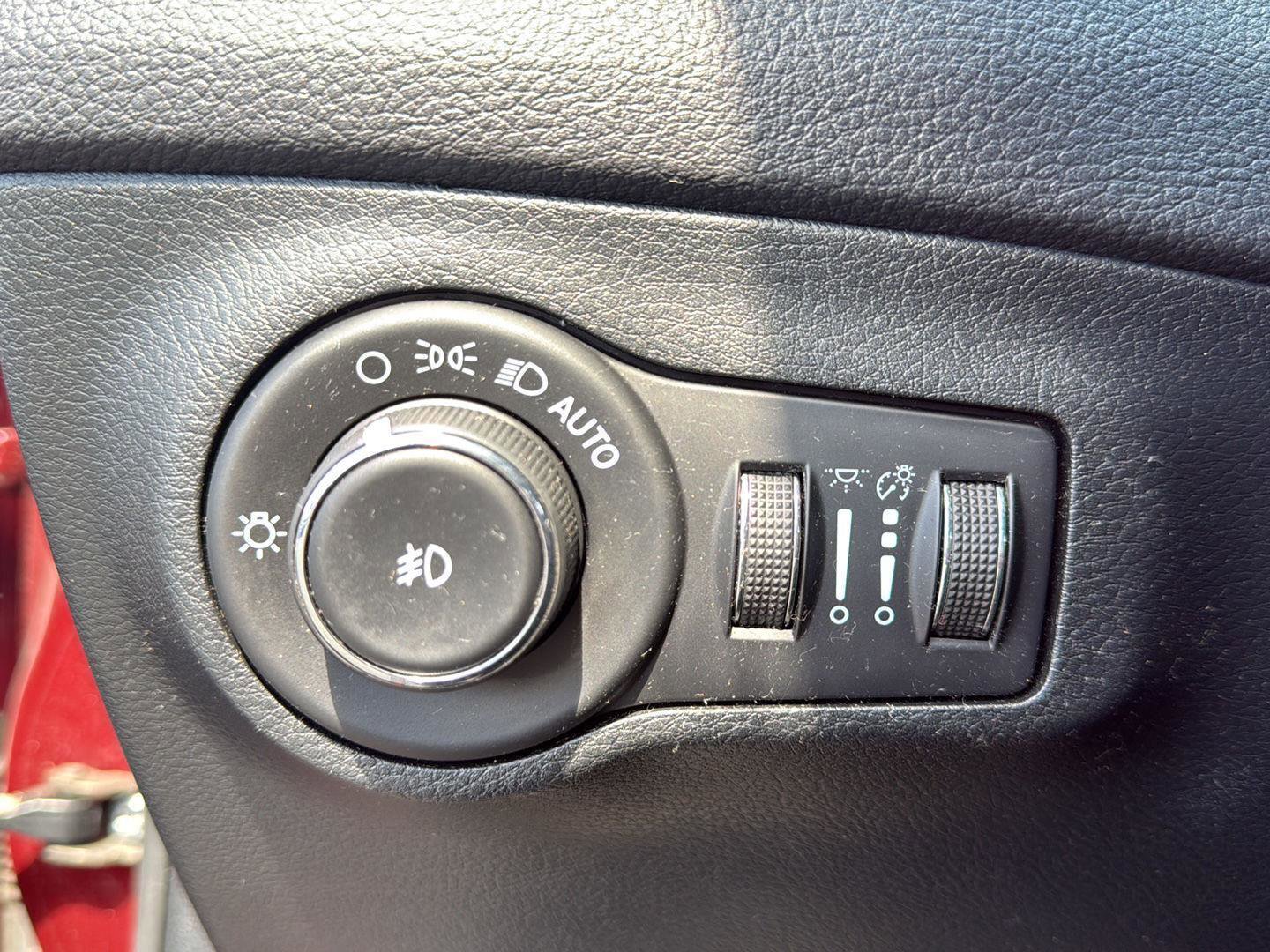 Used 2021 Jeep Compass Latitude w/ Sun and Sound Group AWD/4WD image 10