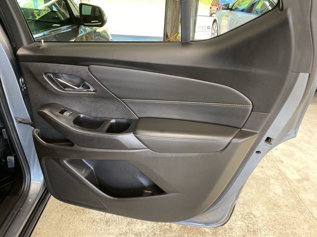 Used 2021 Chevrolet Traverse LT image 17
