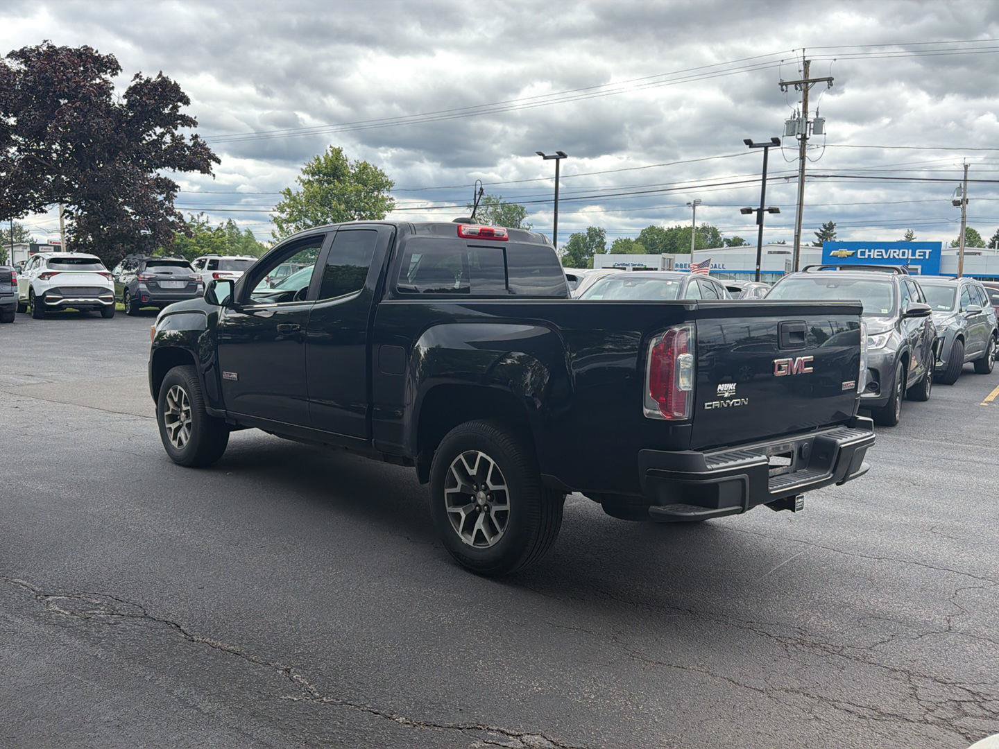 Used 2017 GMC Canyon SLE w/ All Terrain Package AWD/4WD image 4