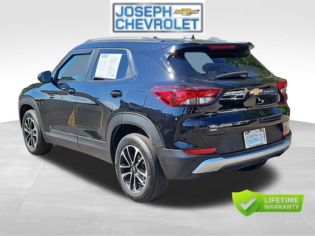 Used 2024 Chevrolet TrailBlazer LT w/ Driver Confidence Package AWD/4WD image 3